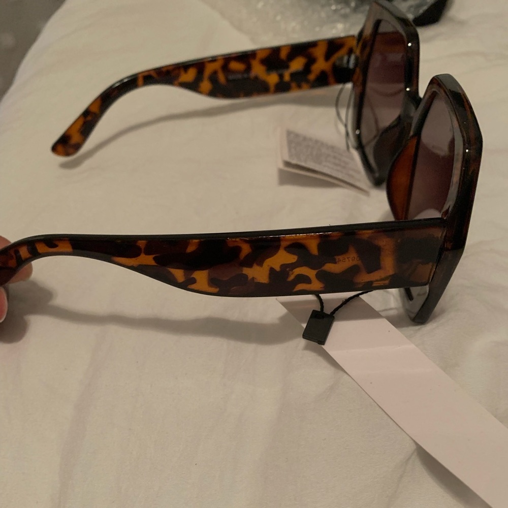 ASOS sunglasses - Picture 6 of 7
